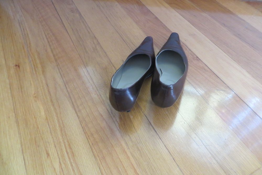 Sapatos castanhos