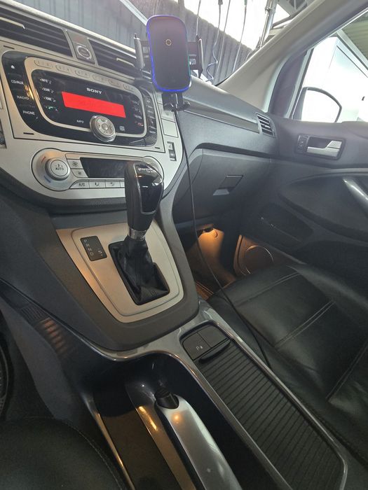 Автомобіль FORD KUGA
