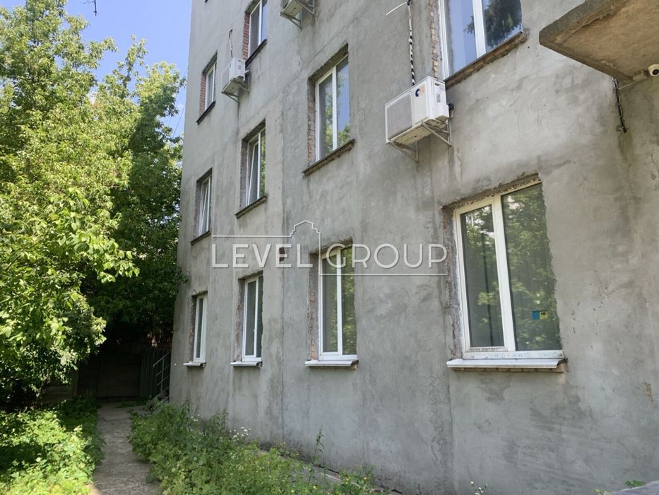 Окрема будівля (ОСЗ) з ділянкою 21 сотка та складом. Куренівка