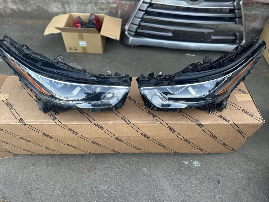 Фара передня Toyota Highlander 2022 Європа