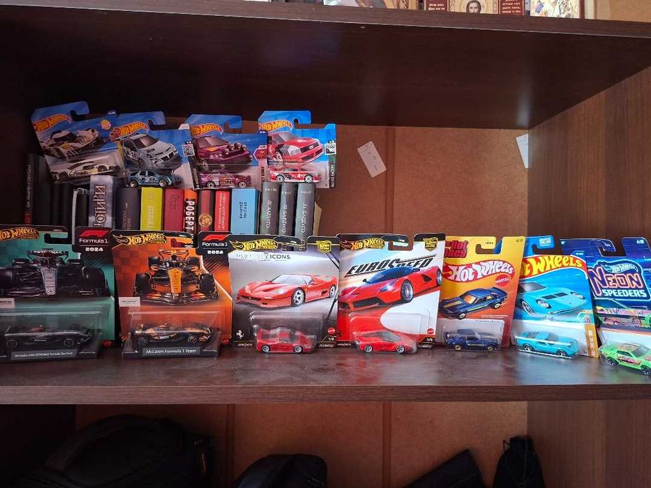 Колекція Hot Wheels 44 машинки: 6 Premium + Treasure Hunt, набір 1:64