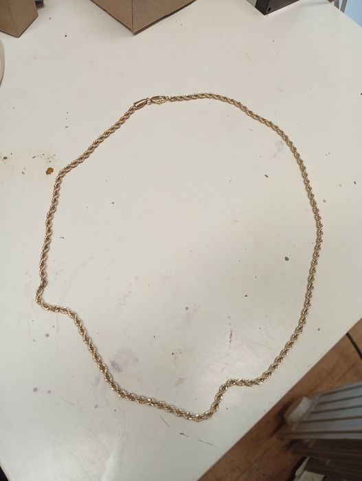 Piękny złoty naszyjnik