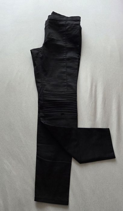 Czarne spodnie damskie marki H&M rozmiar 42