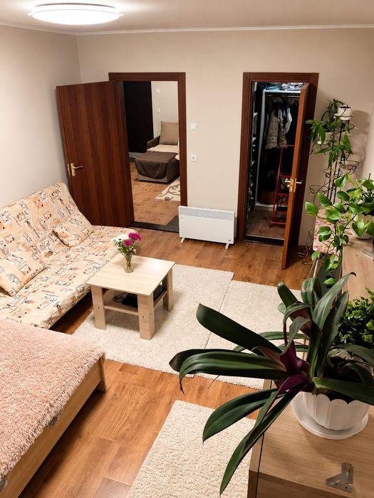 продам от частника  евро двушку 55 кв.  Вышгород . Ул. Кургузова 11-Б ЖК Ярославичи -2 за 56 000 долл
