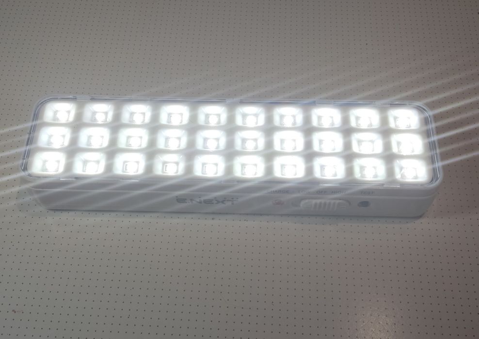 Светильник, лампочка, лампа на аккумуляторе