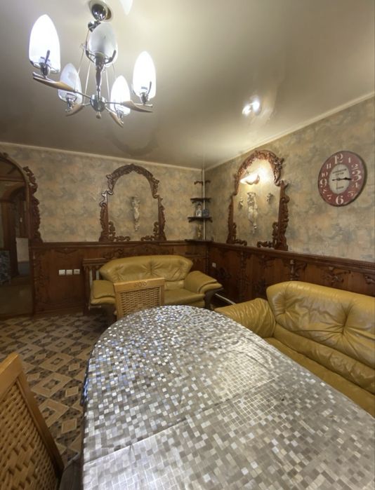 Продаю  4к будинок в Центрі