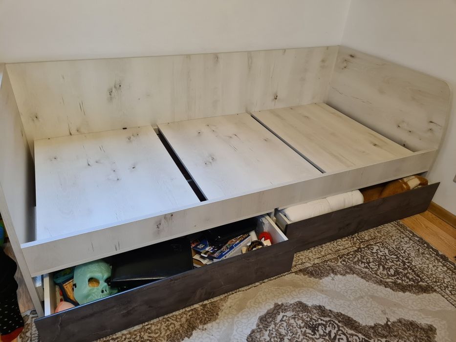 Łóżko pojedyncze.