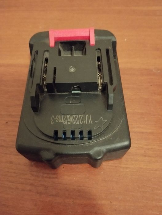 Акумулятор на электроинструмент