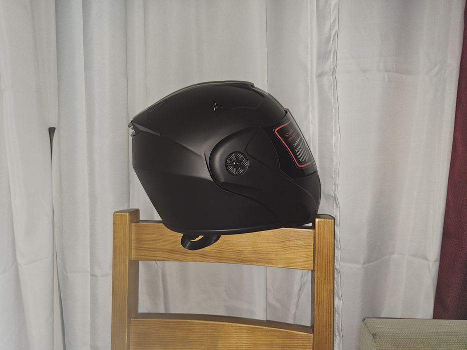 Capacete preto baso abertura frontal
