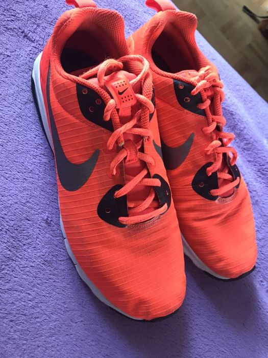 Nike Air Max Motion Running Trainers