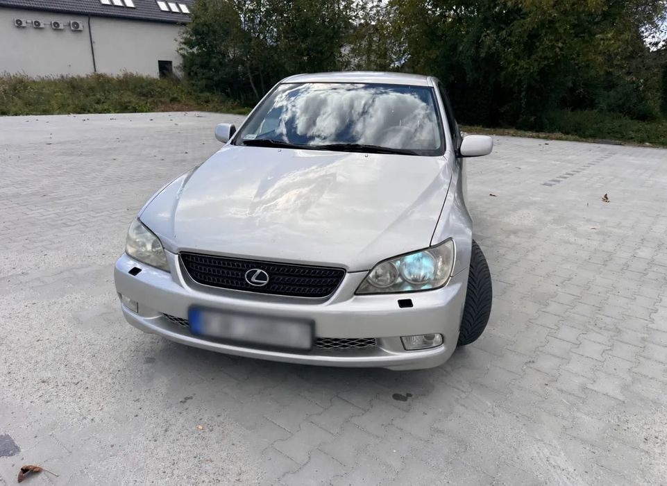 Lexus IS