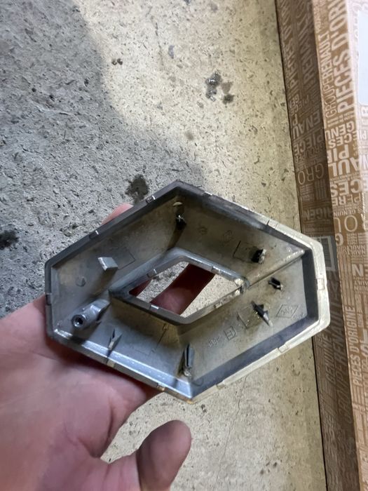 Эмблема, значек Renault Dokker