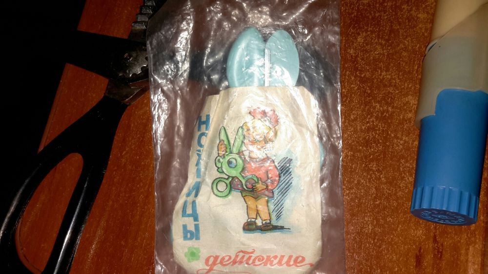 Детская швейная машинка "Дніпряночка",пистолет водный,кольт пистоны