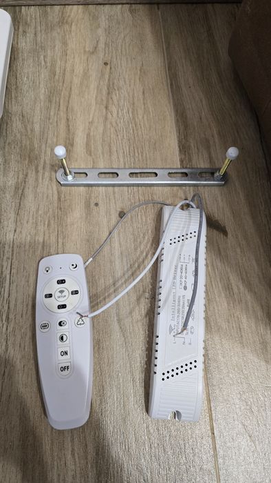 Продам люстру. Нужно заменить блок питания.