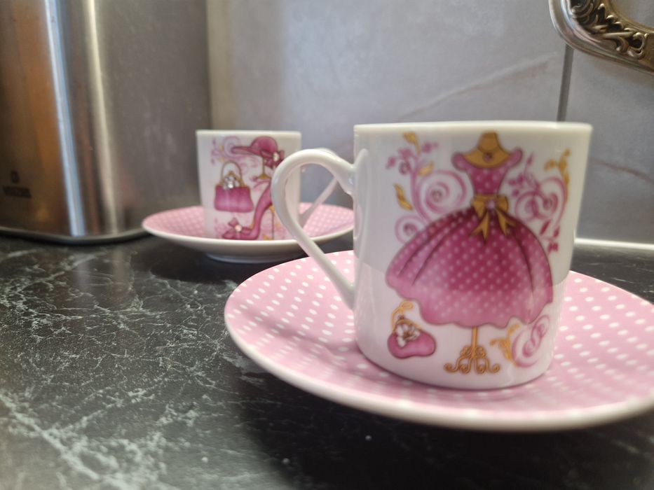 Набір чашок із тарілочками BonaDi