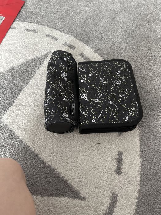 Dwa piórniki dla dziecka do szkoły