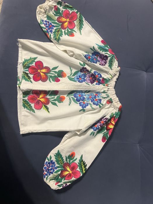 Вишиванка для діачинки, б/у , ручна робота на 3-5 років