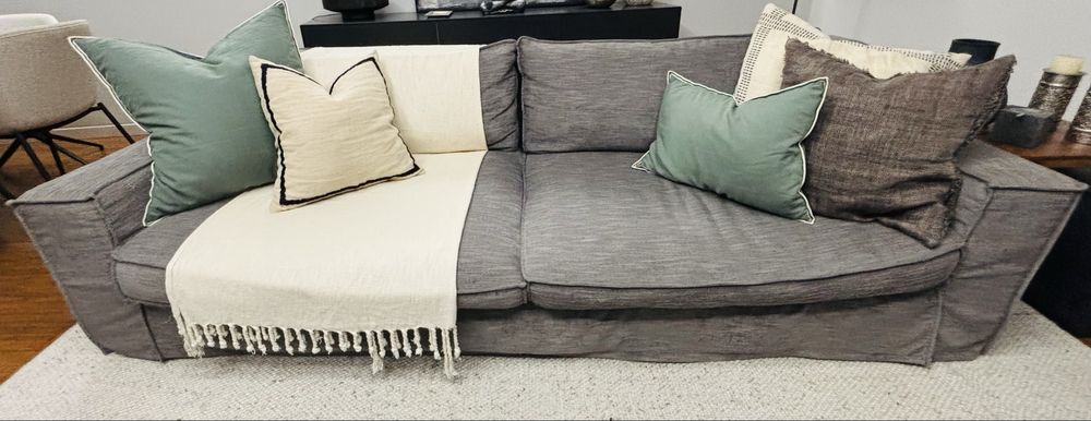 Excelente Sofá Área Store modelo Westerly