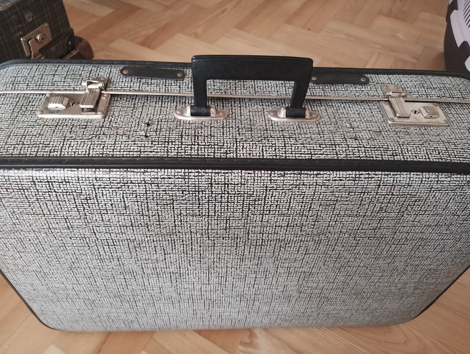 Piękne walizki prl