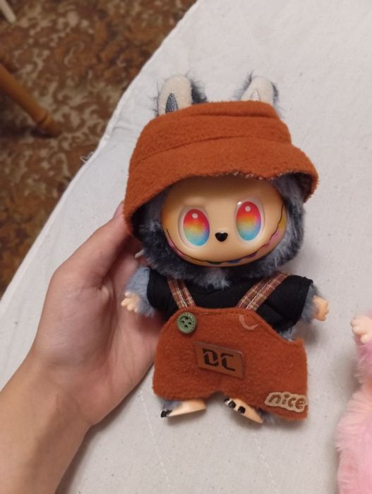 Лабубу с одеждой