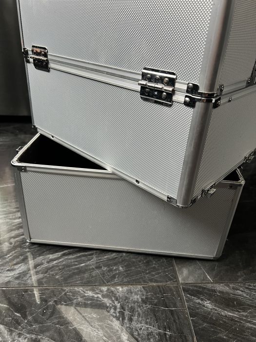 Kuferek / kufer na kosmetyki srebrny duzy