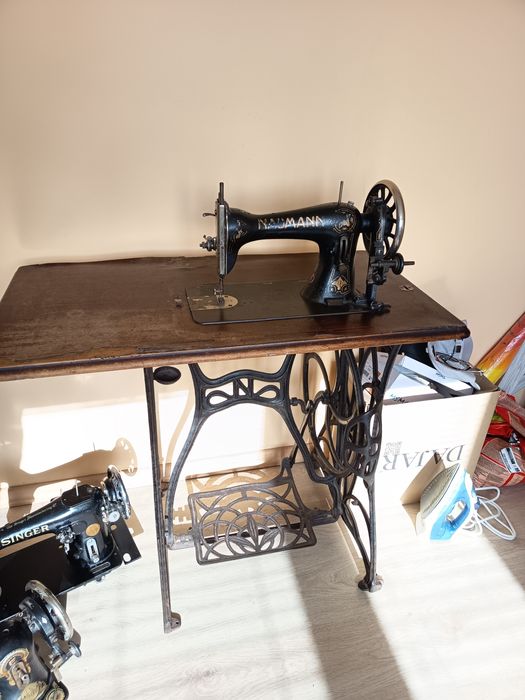 Antyczna maszyna do szycia NAUMAN Antyczna maszyna