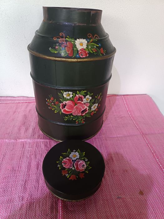 Pote antigo pintado a mão