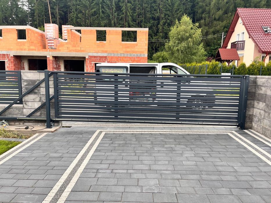 SPRZEDAM  Brama przesuwna +Furtka +Słupki