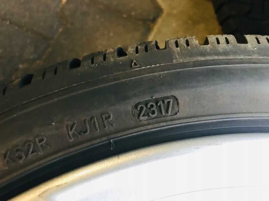 KOŁA Brock B33 8.0X18 5x112 ET35 235/40R18 DUNLOP