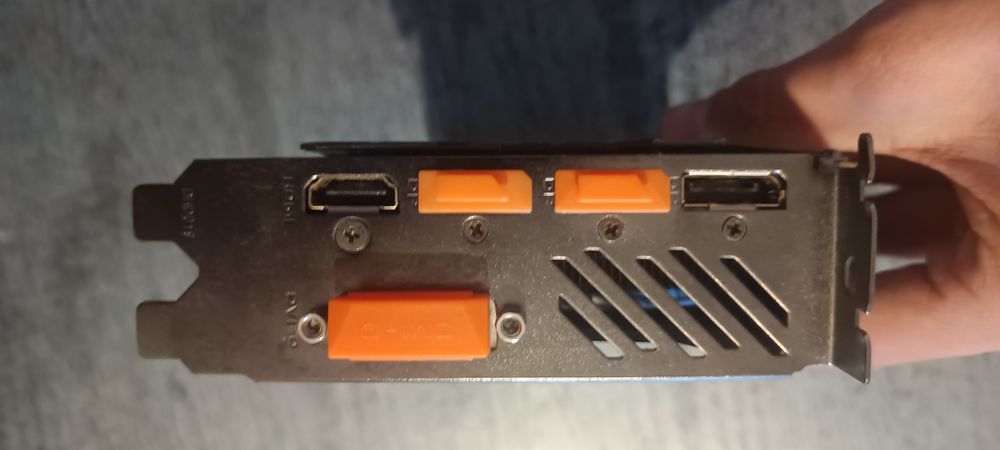 Sprzedam Kartę graficzną gigabyte rx 580 8gb