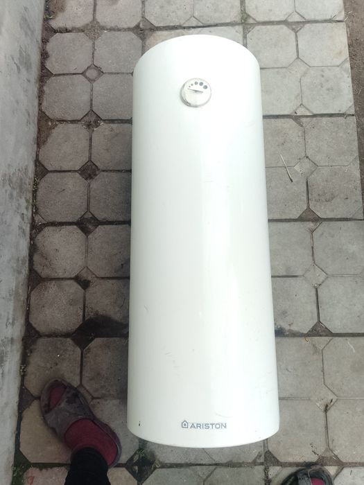 Продам бойлер Ariston