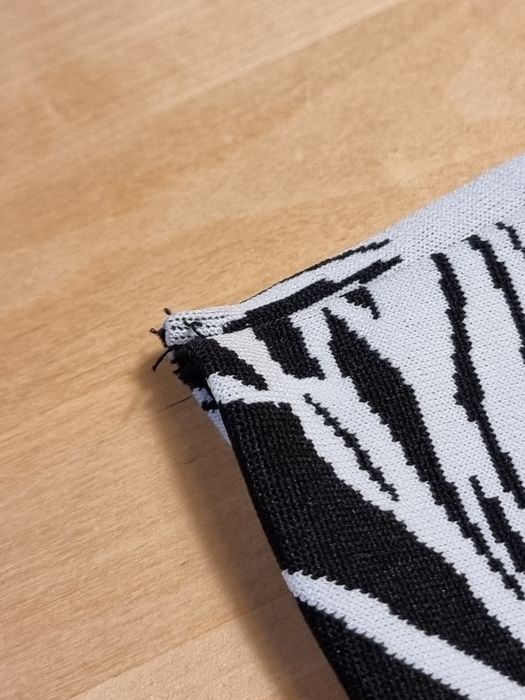 Top assimétrico Zara com estampa de folhas