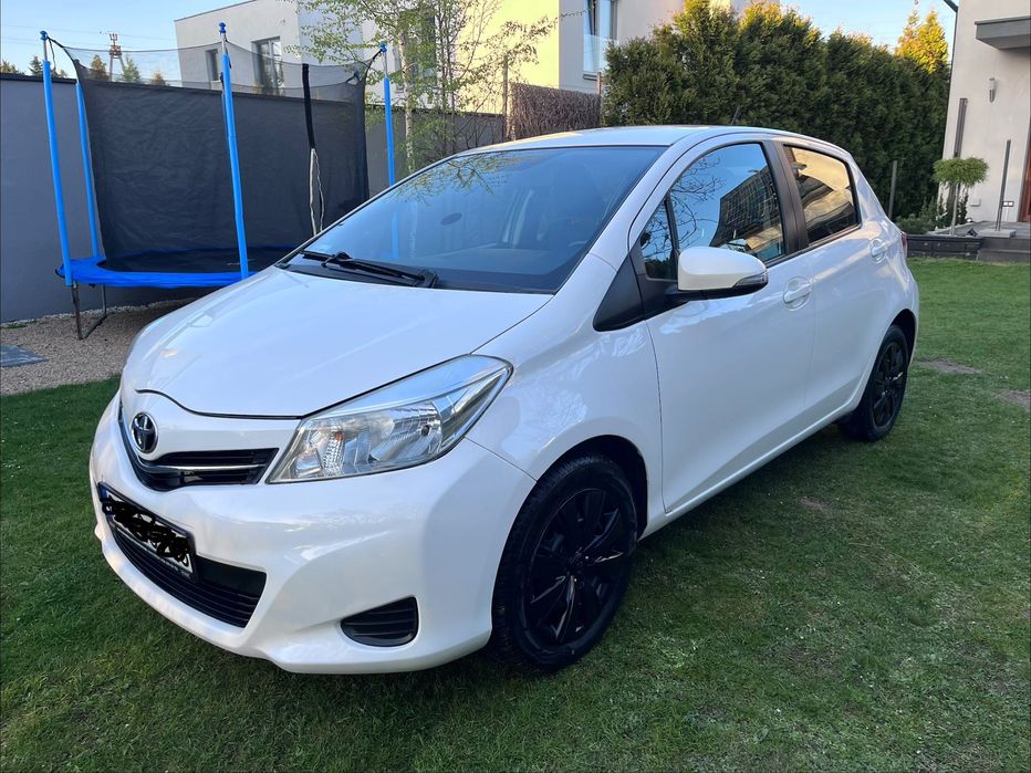 Toyota Yaris 1.3 klima 6 biegów el szyby opony zima i lato