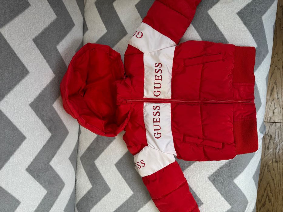 Дитяча куртка Guess на 3-4 роки