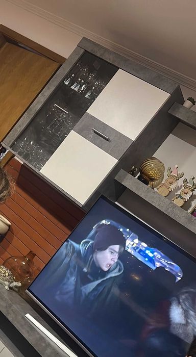 Móvel de TV c/2 Armários e 2 Prateleiras