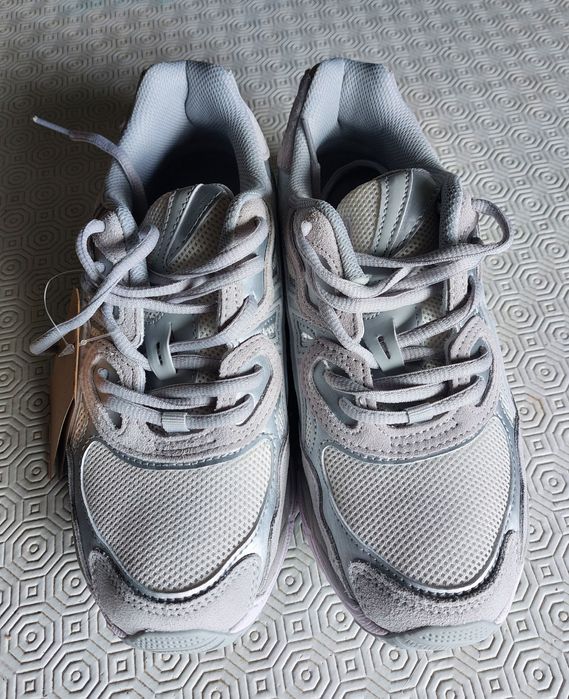 Ténis Asics brancos