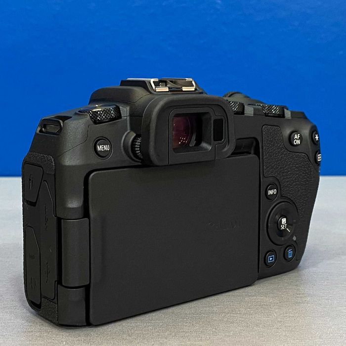 Canon EOS RP (26.2MP) + RF 24-105mm f/4-7.1 IS STM | NOVA