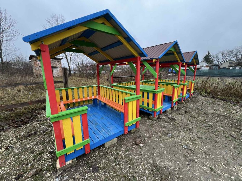 Дитячі майданчики, потяги, гусениці, альтанки з дерева