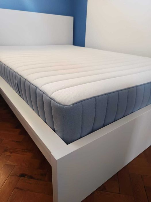 Cama Malm IKEA 140x200 branca — 1 ano, perfeito estado