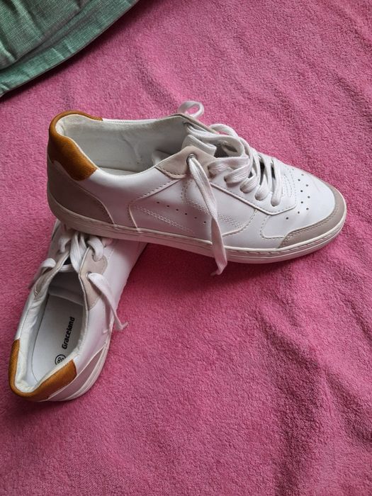 Buty sportowe. Kupione w sklepie Graceland. Rozmiar 38