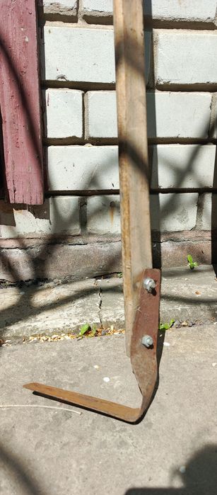 Тяпка, грабли, лопата, скорификатор