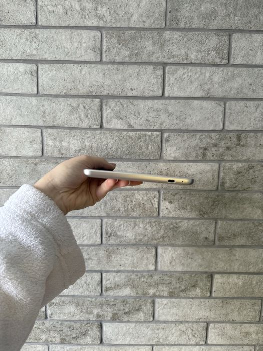 Huawei планшет срібний