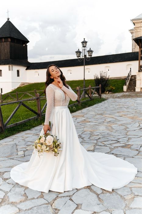 Весільна сукня.