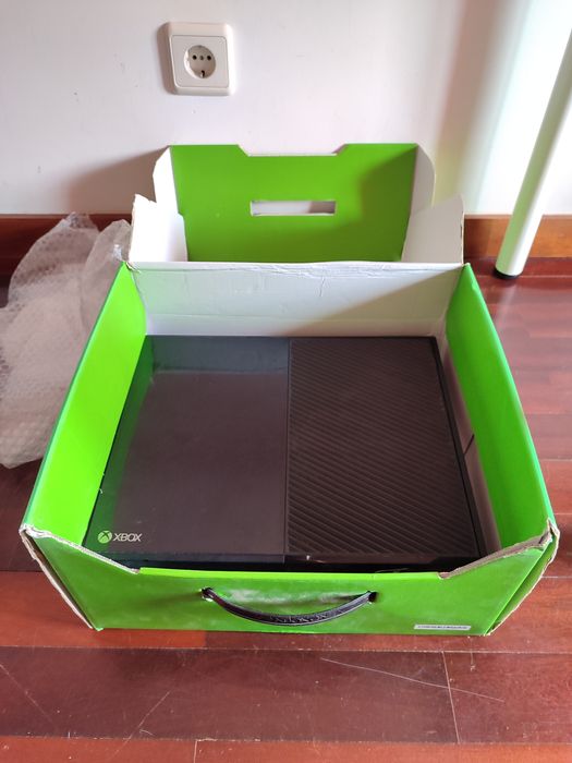 Xbox One com caixa