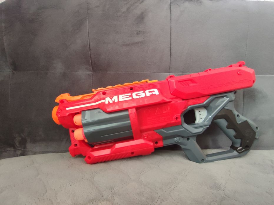 Детский пистолет NERF.