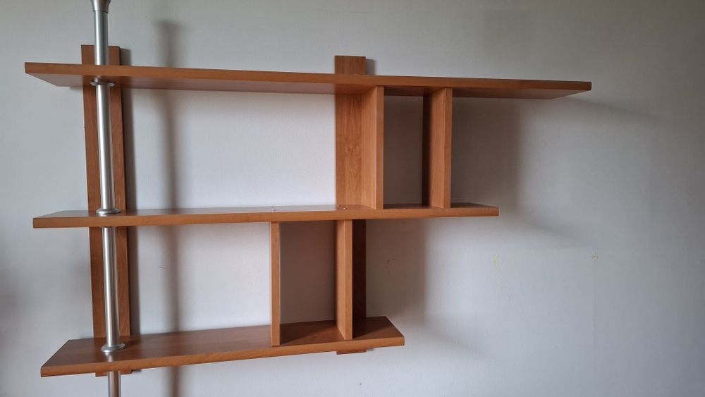 Półka wisząca na książki