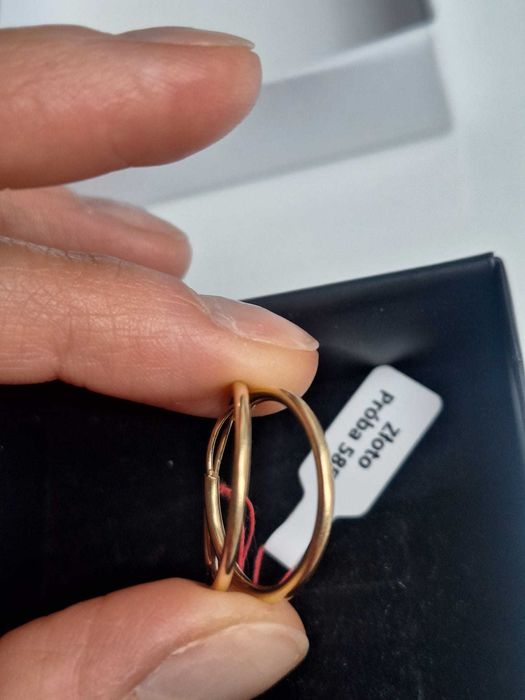 Złote kolczyki koła średniej wielkości, p. 585,14K