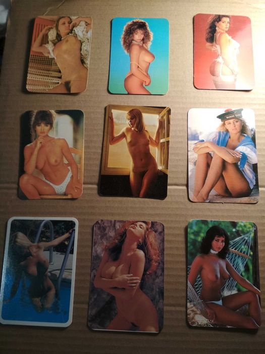 Lote de 30 calendários eróticos.