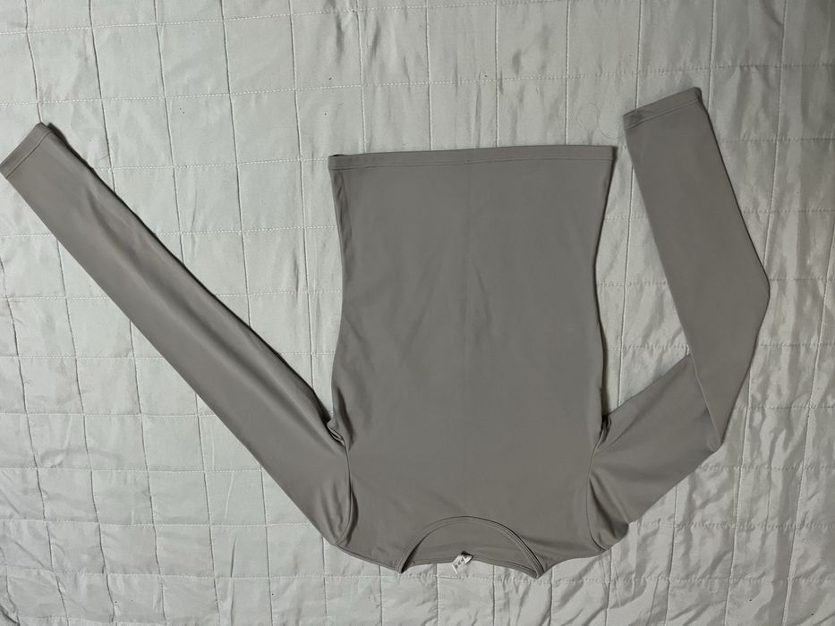 На продажі топи різні нові р. 42-44