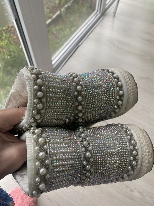 Теплые модные угги